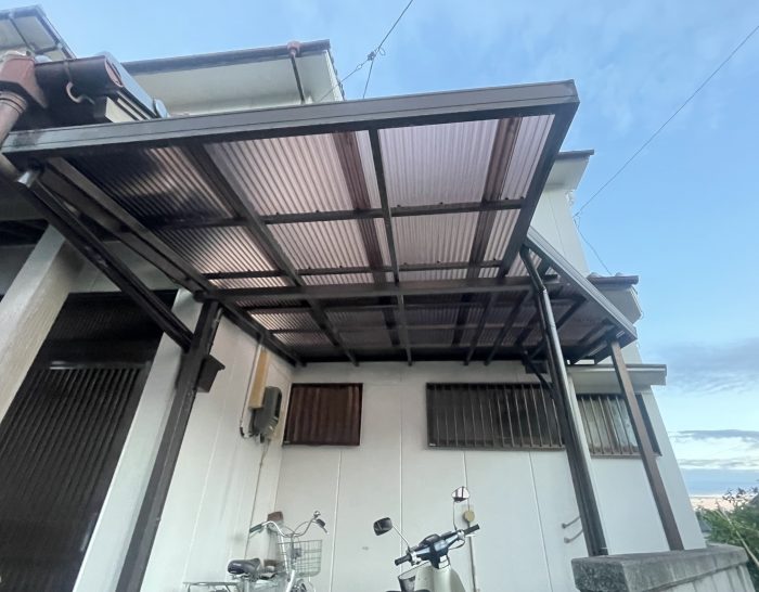 波板屋根を新しく交換