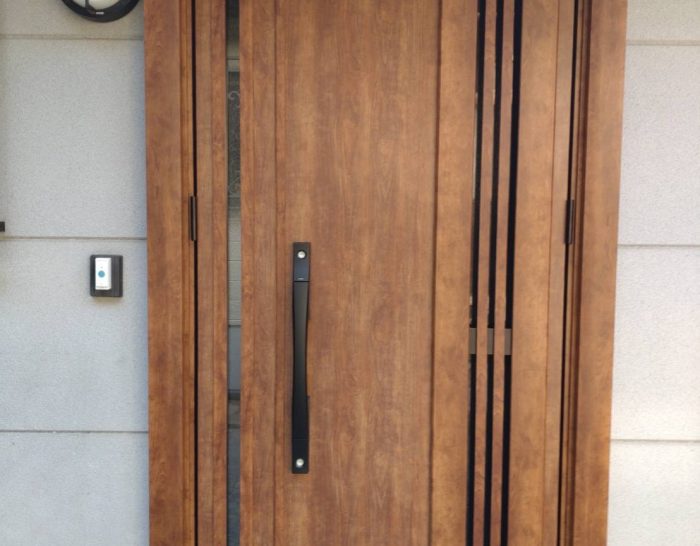 玄関に木のぬくもりをプラス