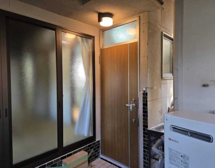 玄関ドア・勝手口・窓を交換