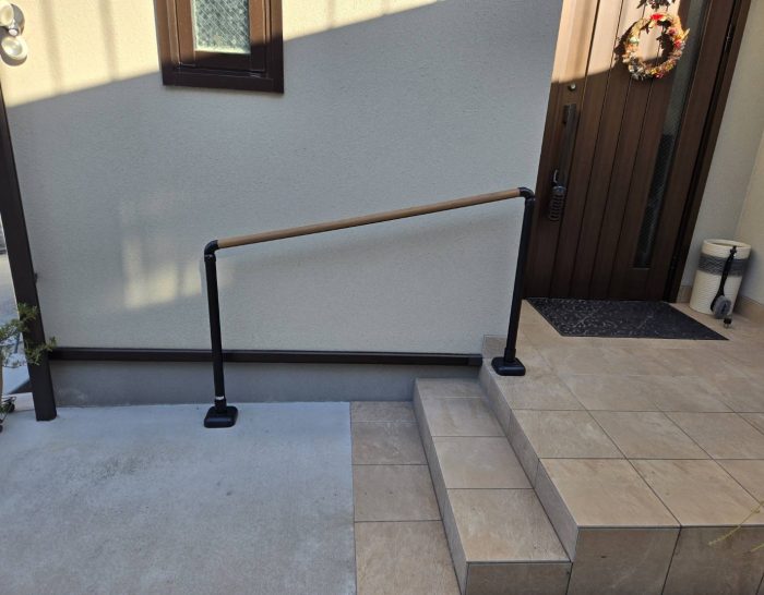 玄関階段に手すりを設置