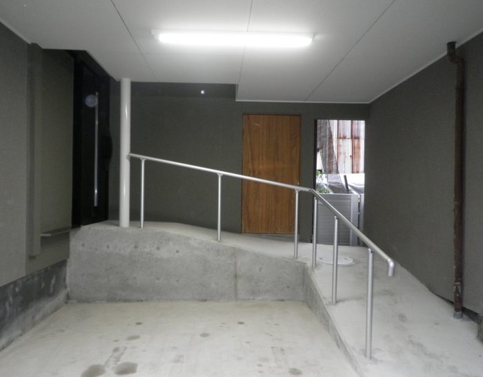 玄関ドア新設とスロープ工事