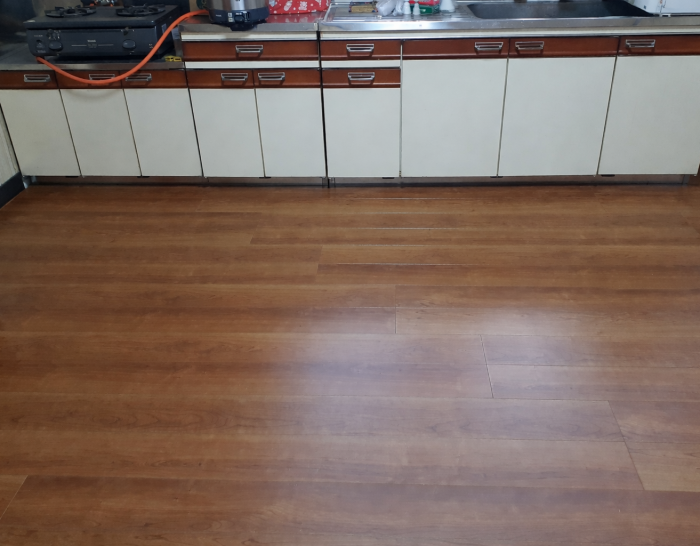 踏み心地が安定したキッチン床へ