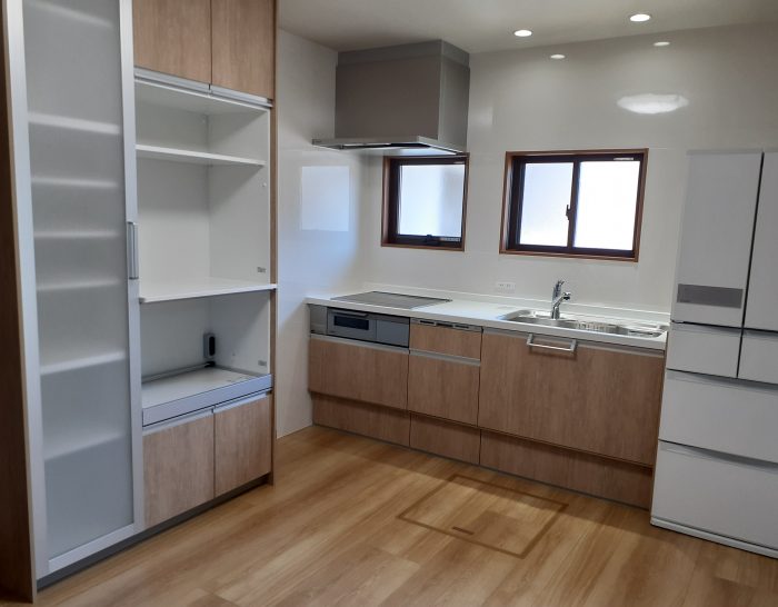 吊戸棚撤去で開放的なキッチンへ