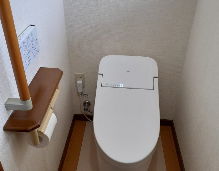 タンクレスで広々としたトイレ空間へ