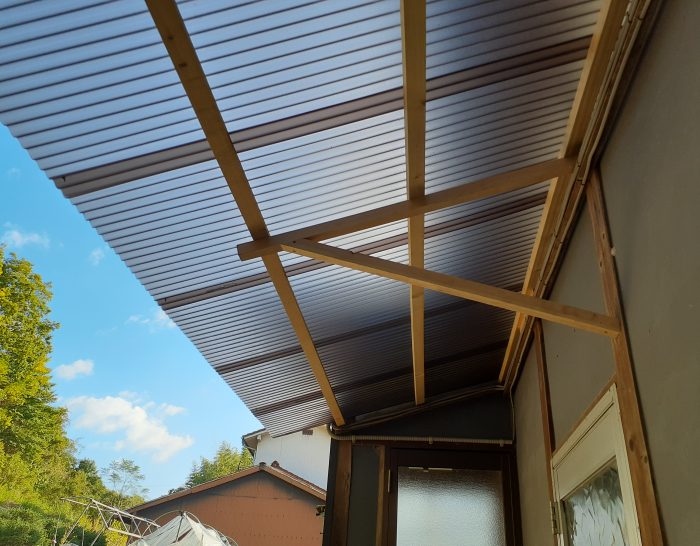 波板張替で安心の屋根に